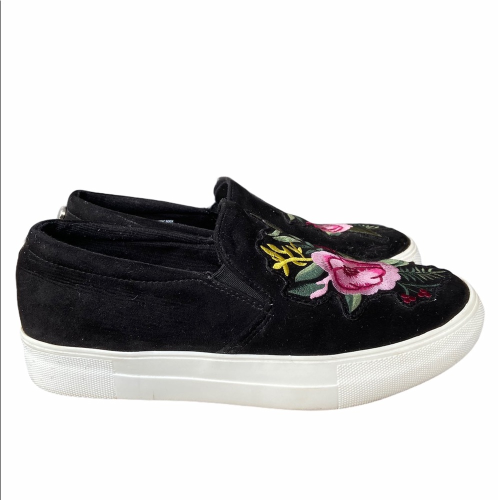 Steve Madden Garcie Slip Ons - Picture 4 of 10